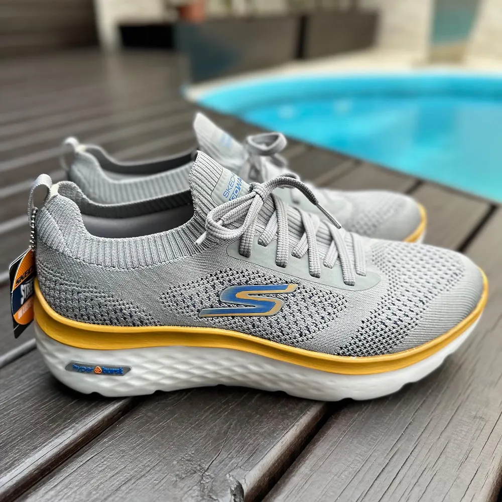 tênis skechers cinza e amarelo