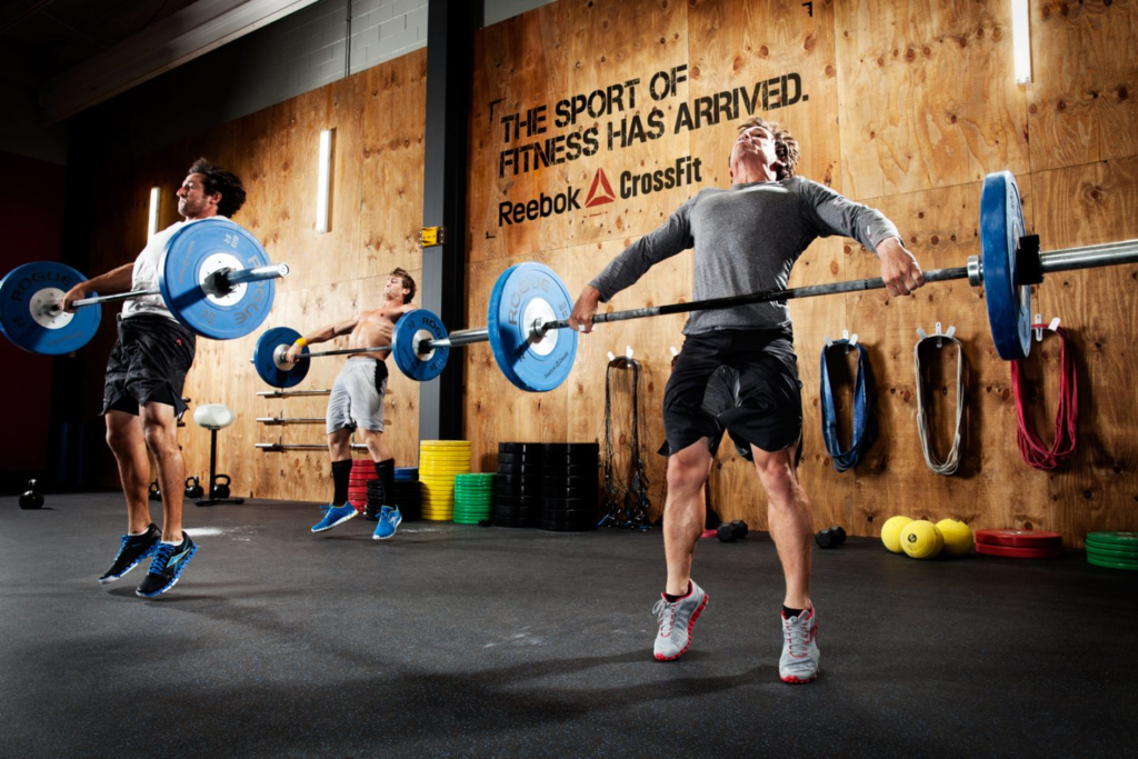 2 homens treinando crossfit